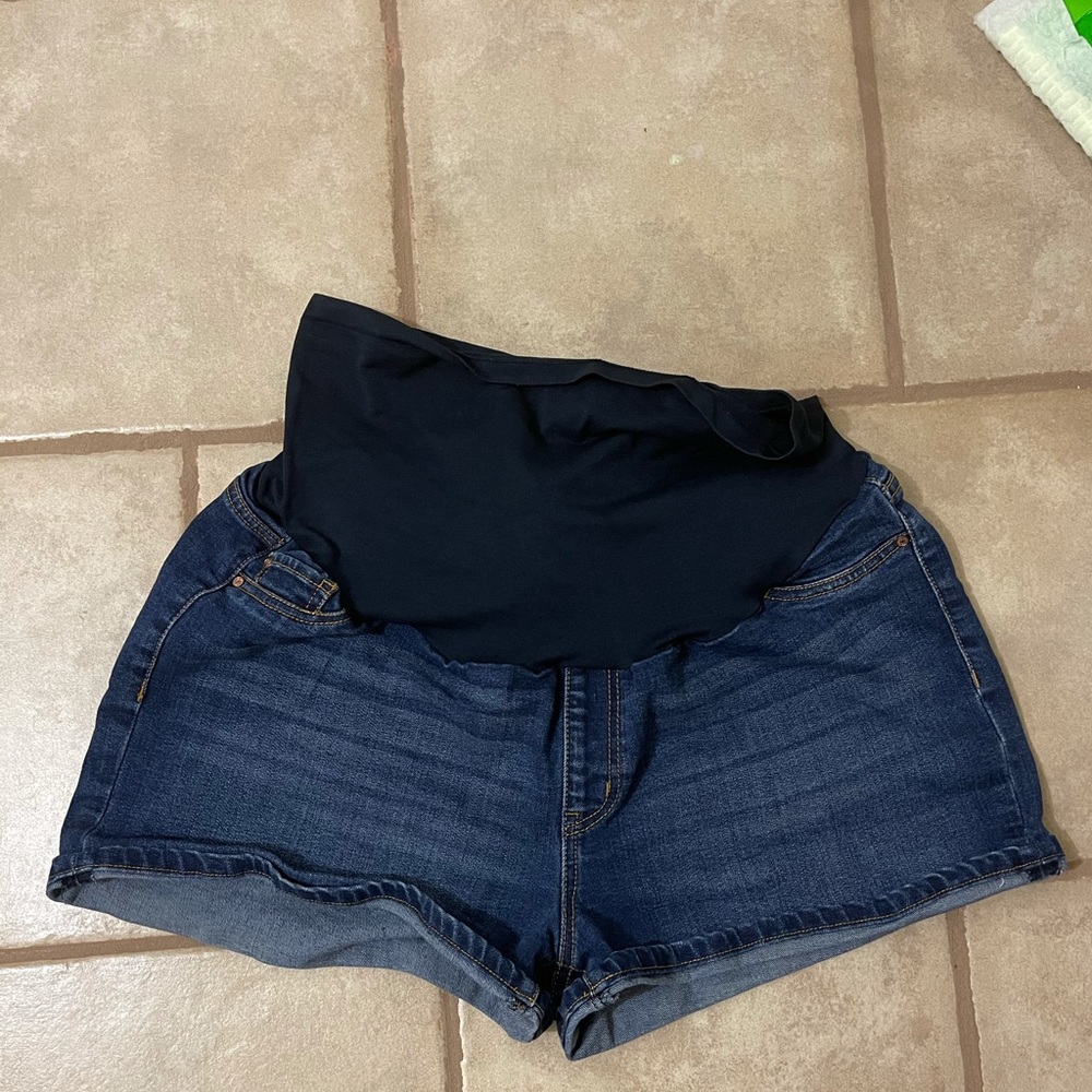 Maternity shorts